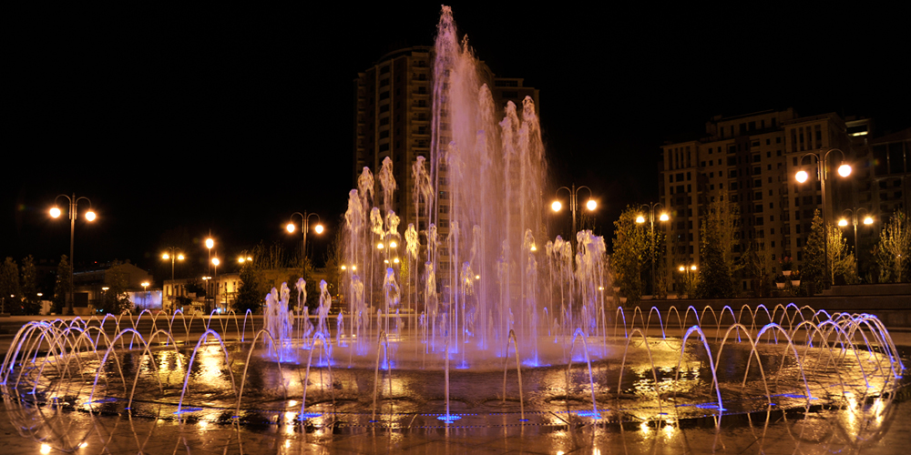 Baku-fontane-winter-boulevard-Heydar-Park_1